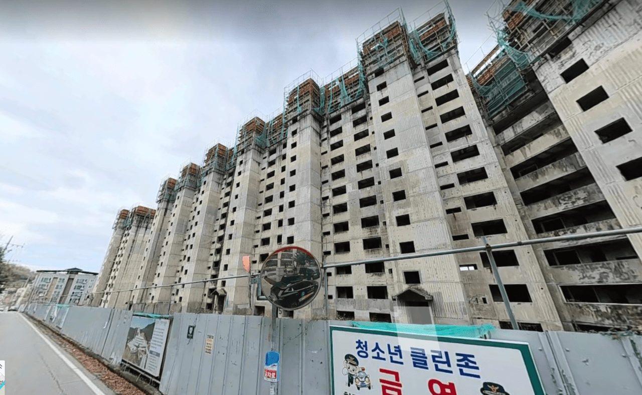 23년간 방치되어 지역주민들의 눈쌀을 찌뿌렸던 JK아파트(연우아파트)